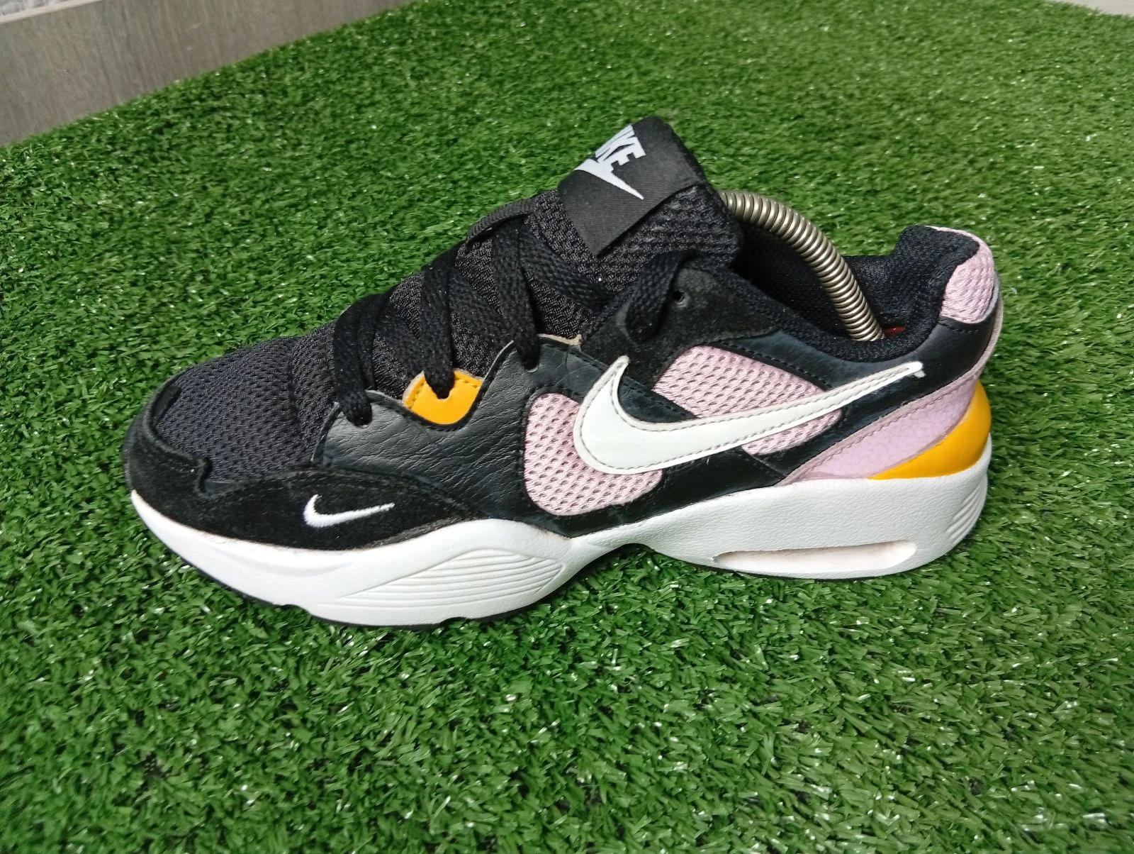Nike Air Max Excee – Noir / Rose / Jaune (Pointure 37.5)